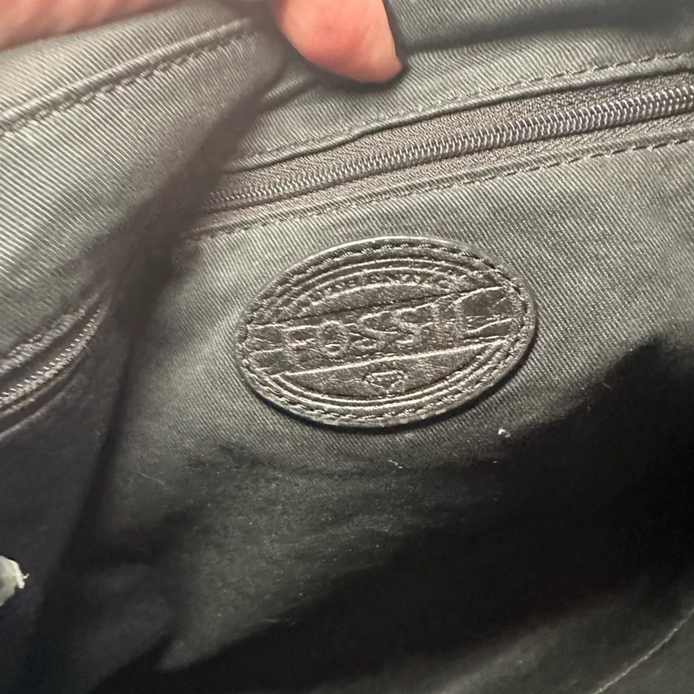 Fossil Vintage Shoulder Bag Black Leather Long Shoulder Strap Pockets Expandable